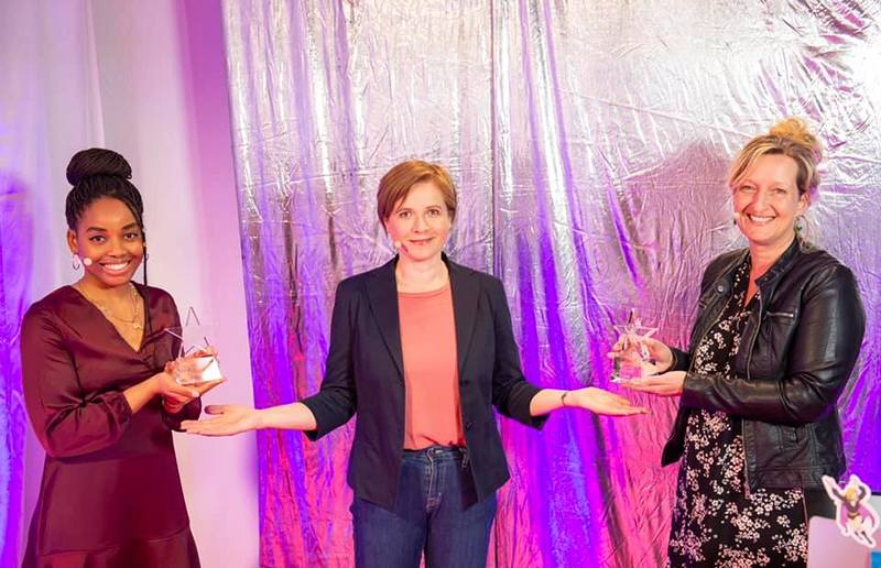 Frauenstadträtin Judith Schwentner (Mitte) überreichte an Prescious Nnebedum (rechts) für Tanaka-Girls Day und Petra Ruzsics-Hoitsch (links) den Grazer Frauenpreis 2021.